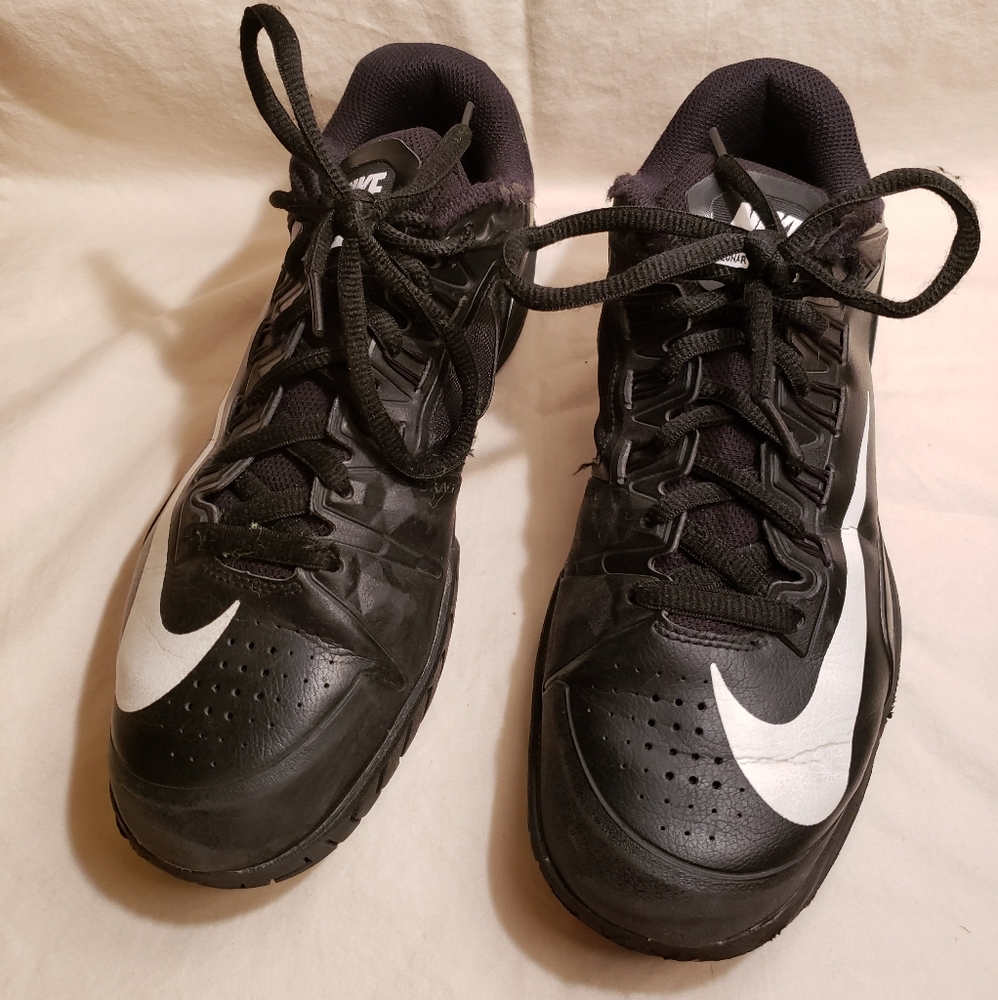 Black Nike tennis shoes / sneakers men